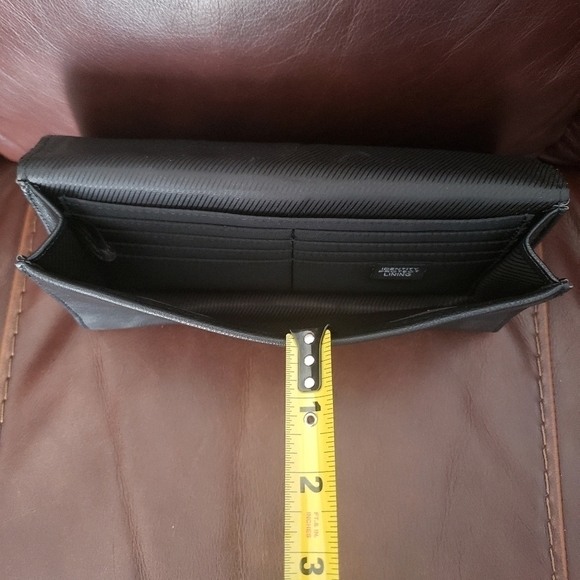 Tahari Identity Protect Lining Wallet. - Picture 5 of 8